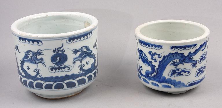YTTERFODER, 2 st, porslin, Kina, 1800-tal.
