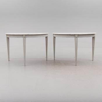 HALVMÅNEBORD, 1 par, 1800-talets andra hälft.