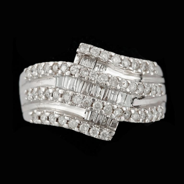 RING, vitguld 14k med olikslipade diamanter totalt ca 1,50 ct. Vikt ca 6,3 gram.