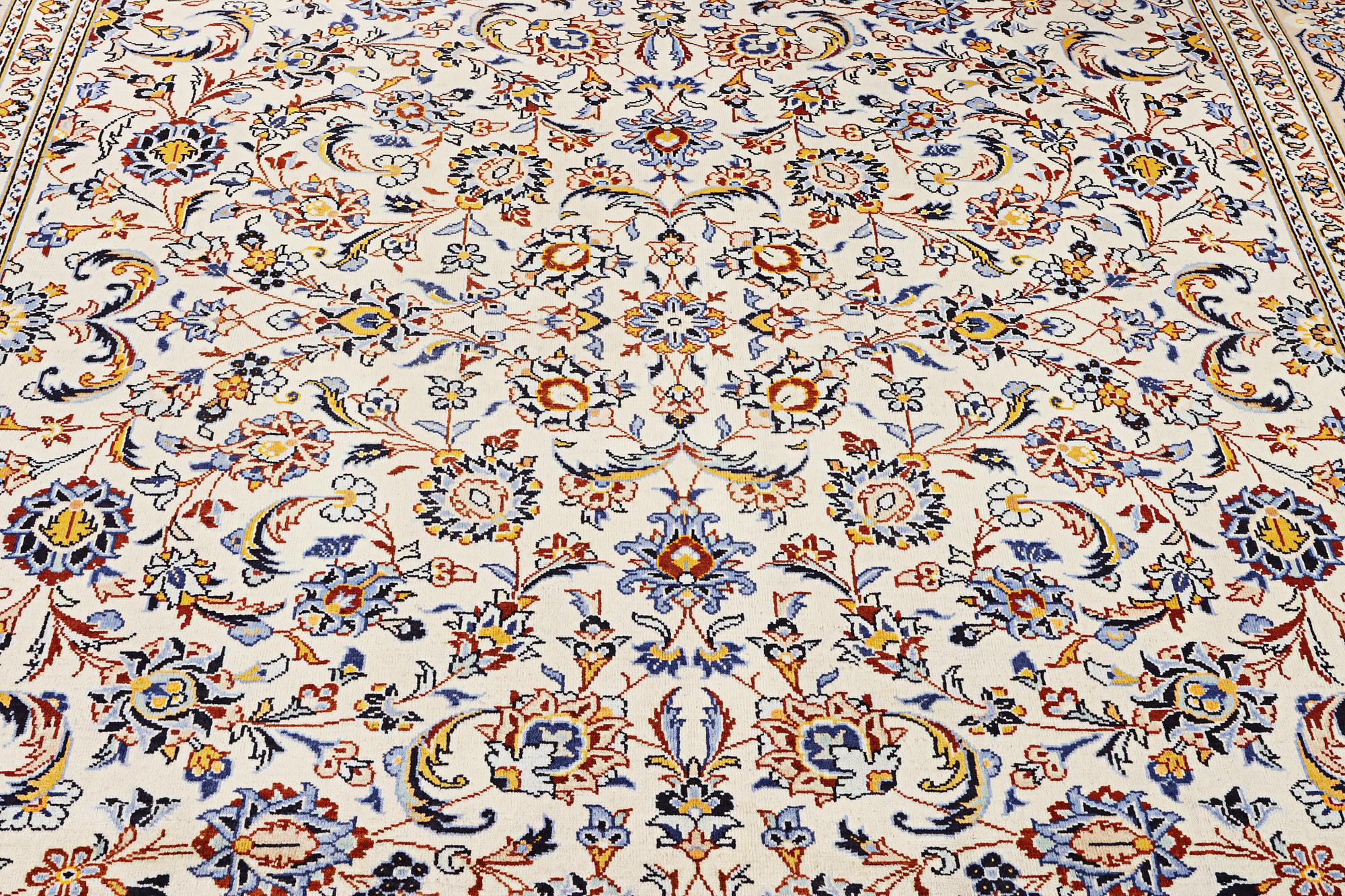 A Kashan carpet, c. 380 x 271 cm.