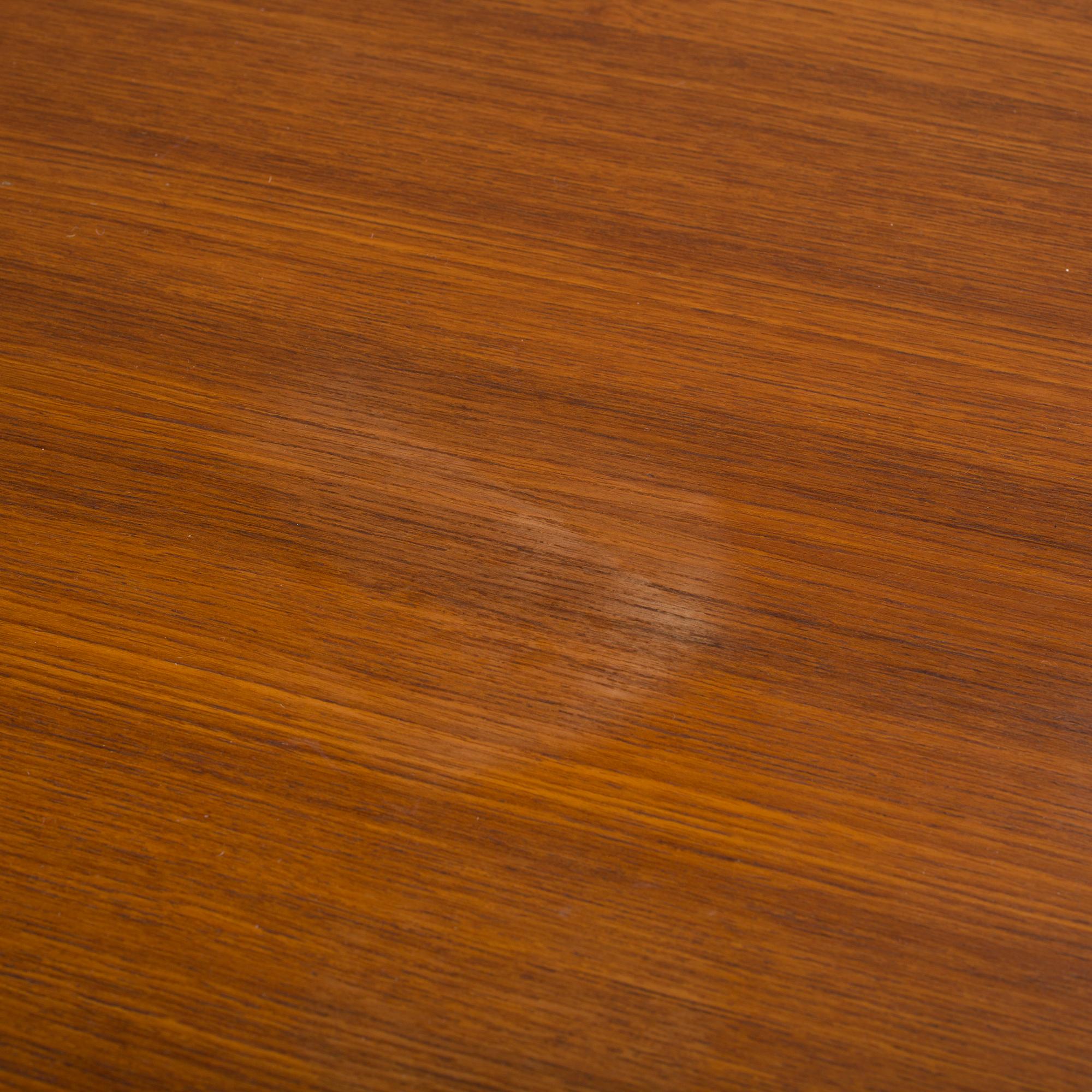 a coffee table veneered with teak designed by Tove & Edvard Kindt-Larsen for Säffle möbelfabrik, 1950s/60s.