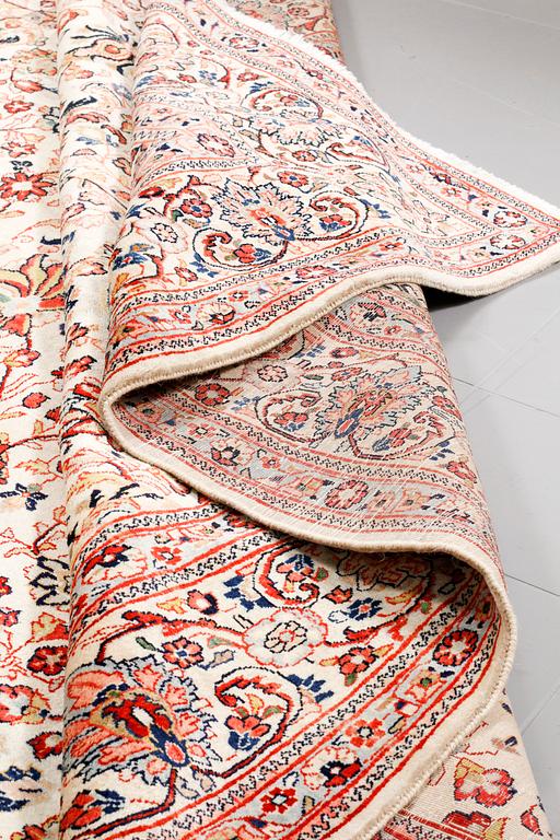 A Sarouk rug, 365 x 250 cm.