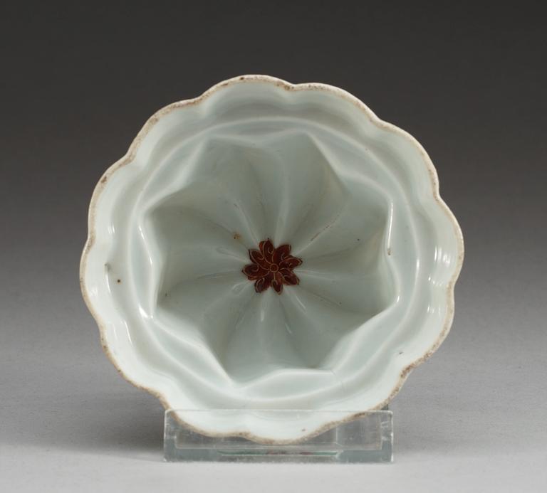 A dessert mould, Qing dynasty, Qianlong (1736-95).