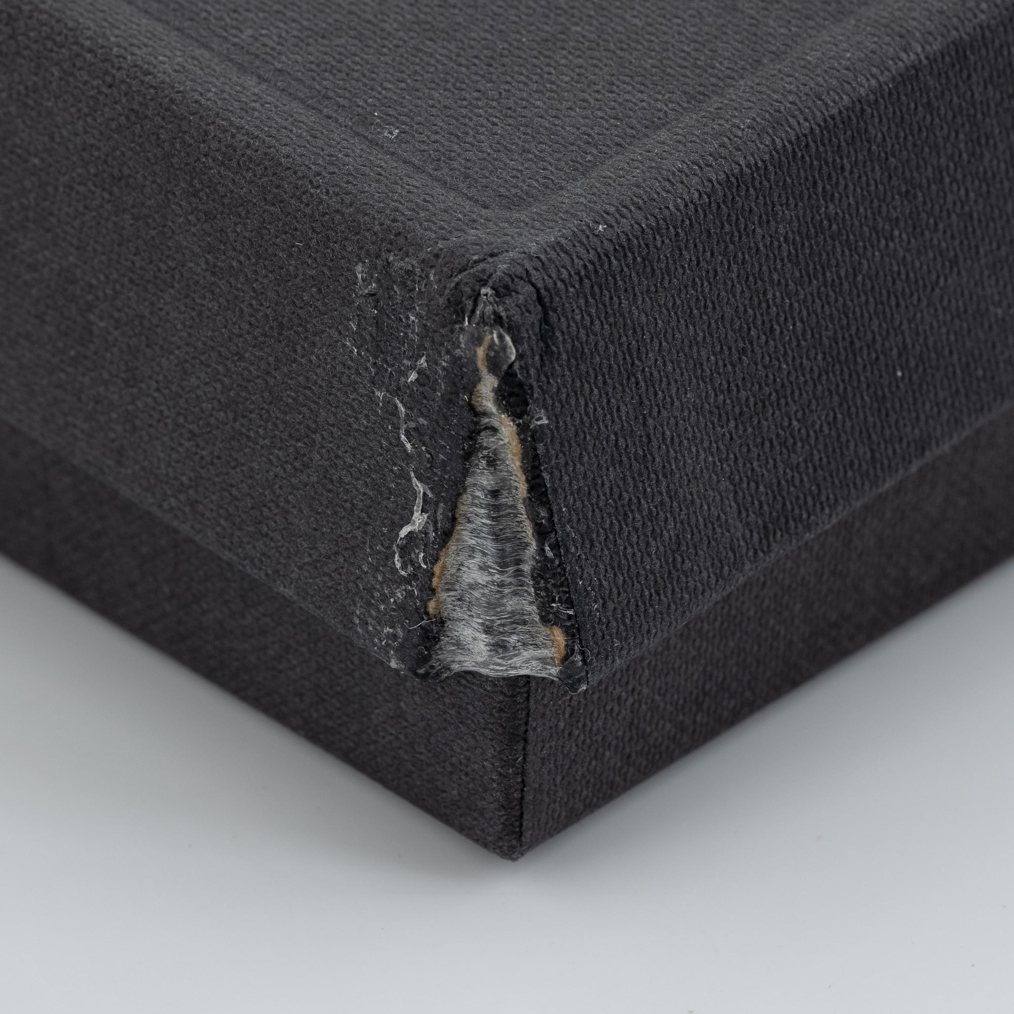 A Bulgari "Parentesi" pendant with a chain.