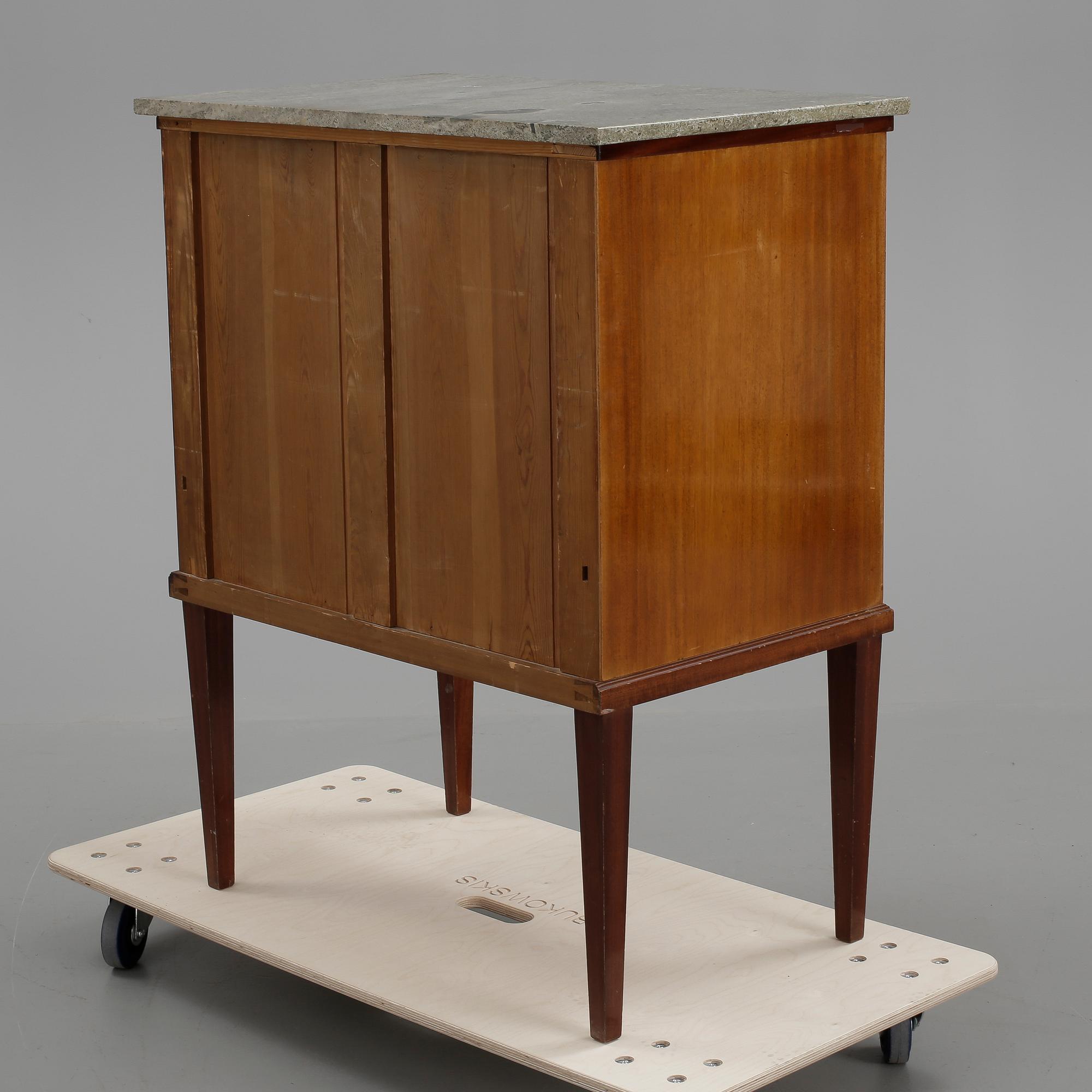 SKÅP, gustaviansk stil, 1900-talets mitt.