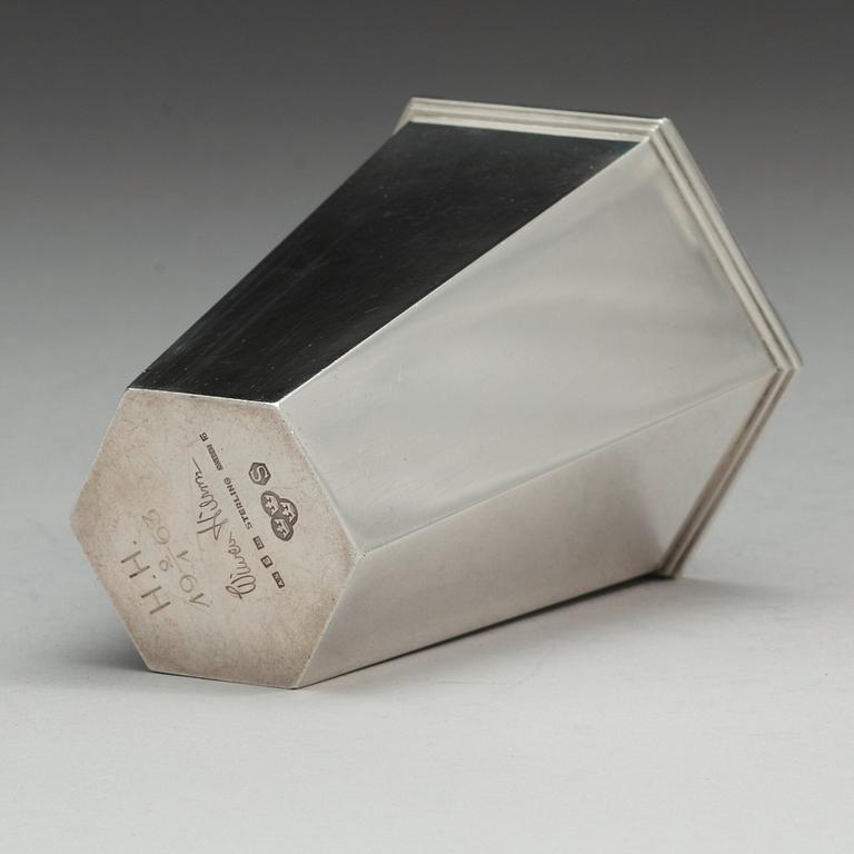 A Wiwen Nilsson sterling hexagonal vase, Lund 1961.