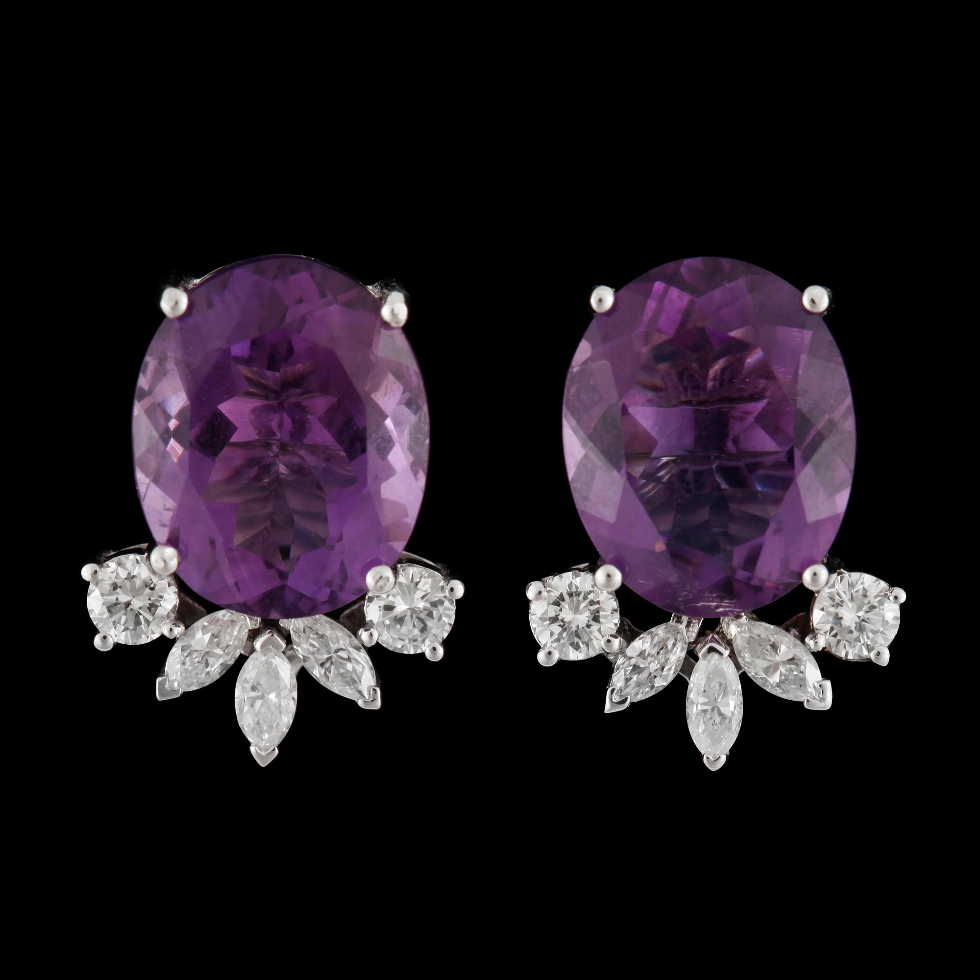 ÖRHÄNGEN med ametister och briljantslipade diamanter ca 0.60 ct.