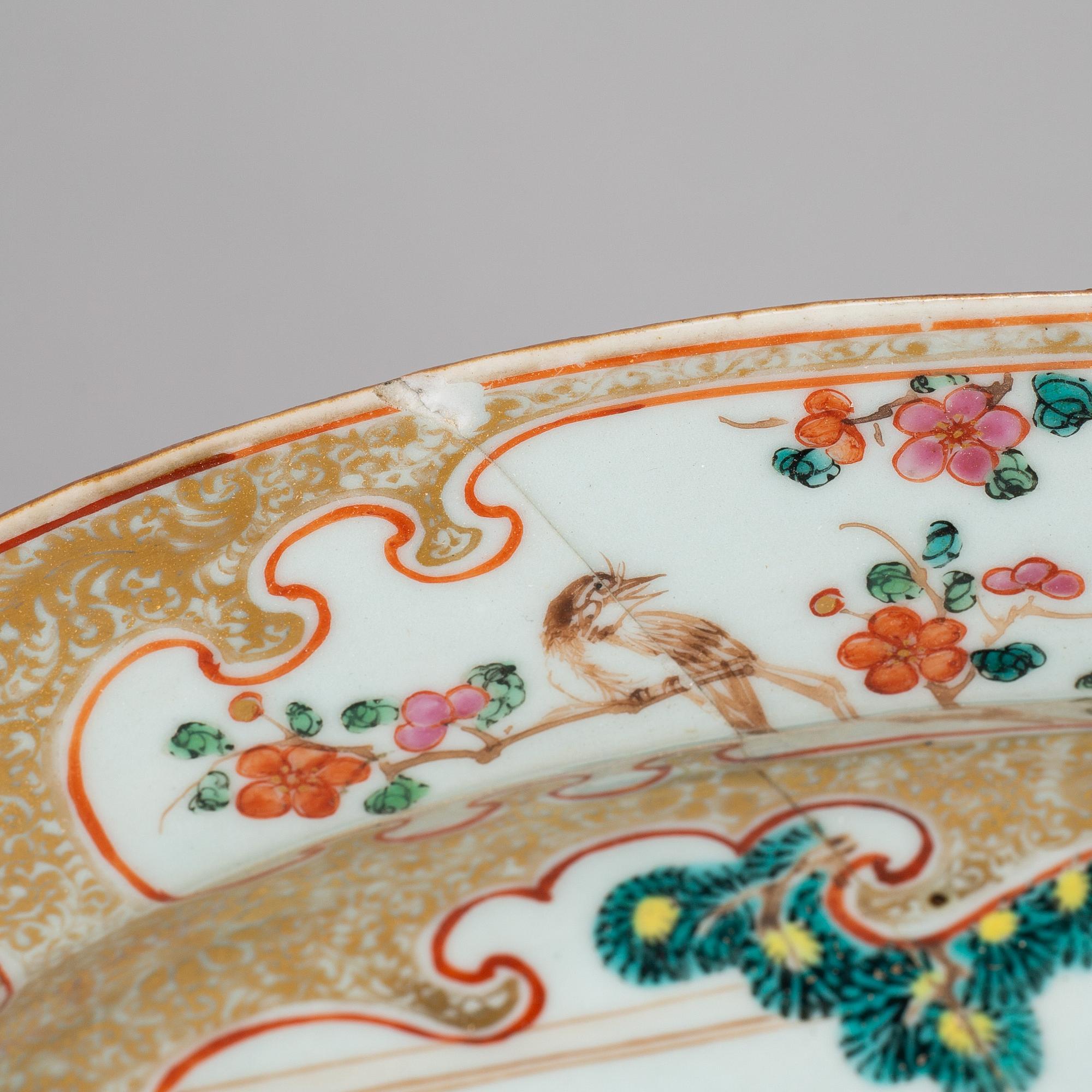 A famille rose export porcelain serving dish, Qing dynasty, Qianlong (1736-95).