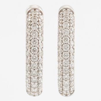 Hoop earrings 18K white gold with brilliant-cut diamonds.