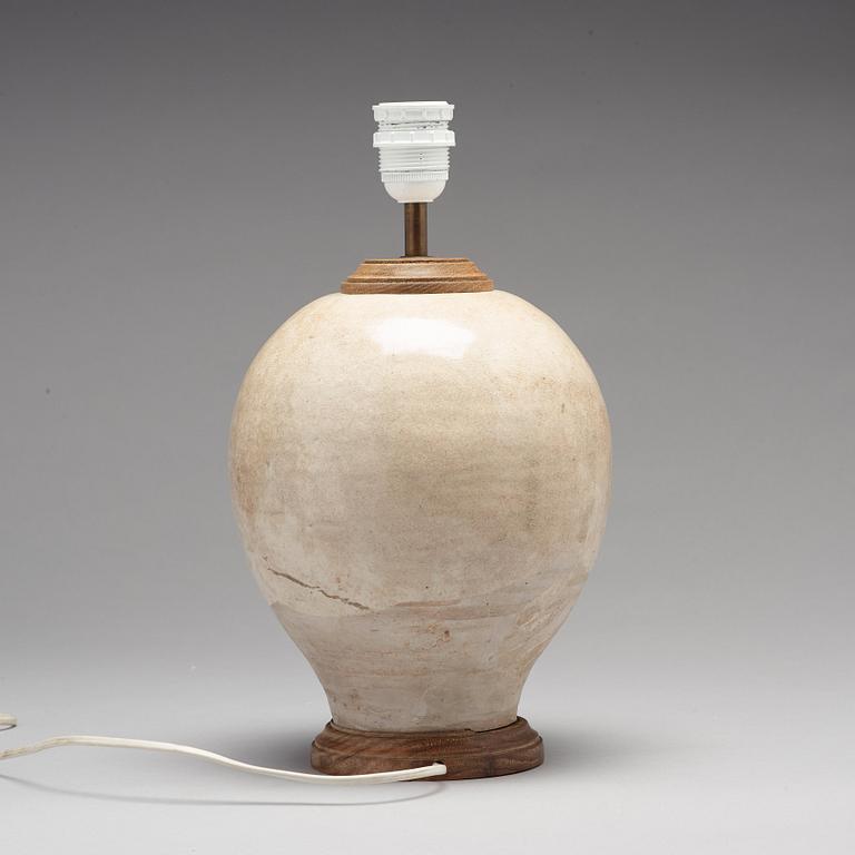 VAS, monterad som lampa. Kina, 1600-tal, eller äldre.