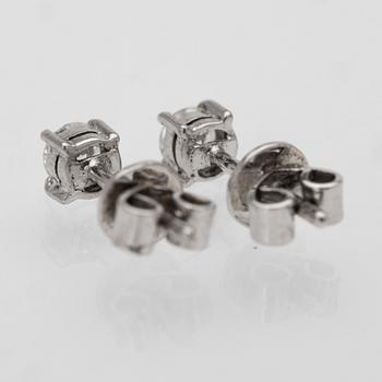 18K white gold earrings with diamonds.