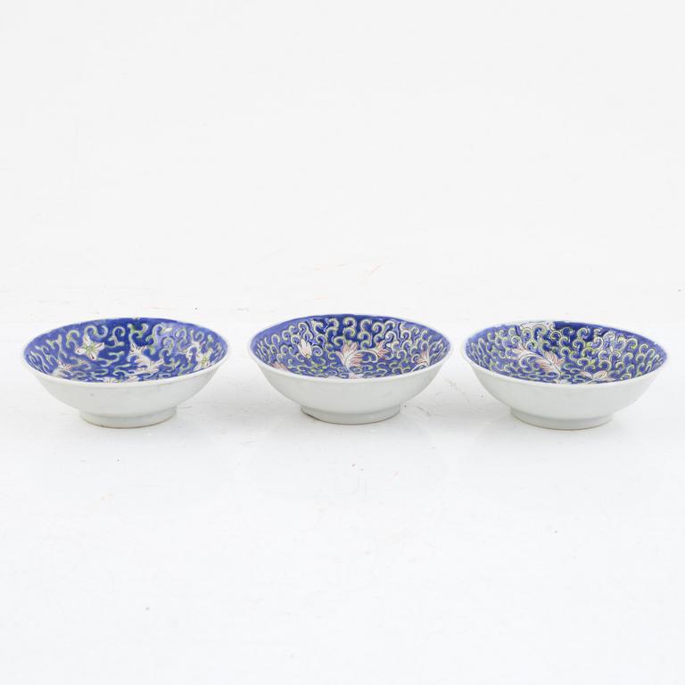 Five porcelain bowls, China, 20th century.