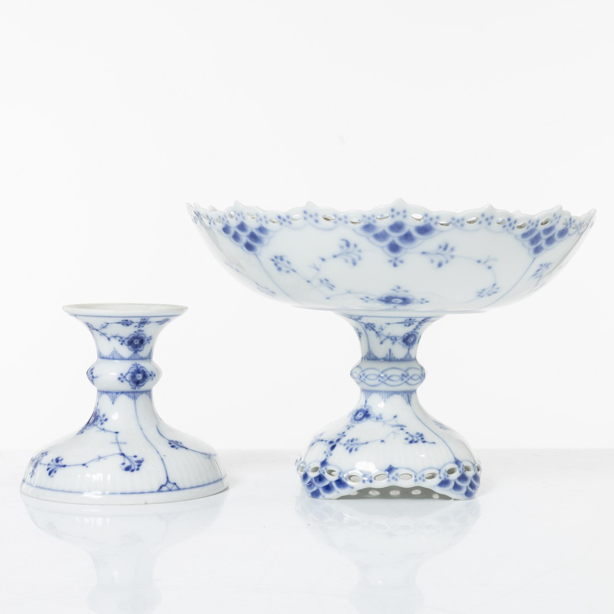 Royal Copenhagen 9 service pieces.