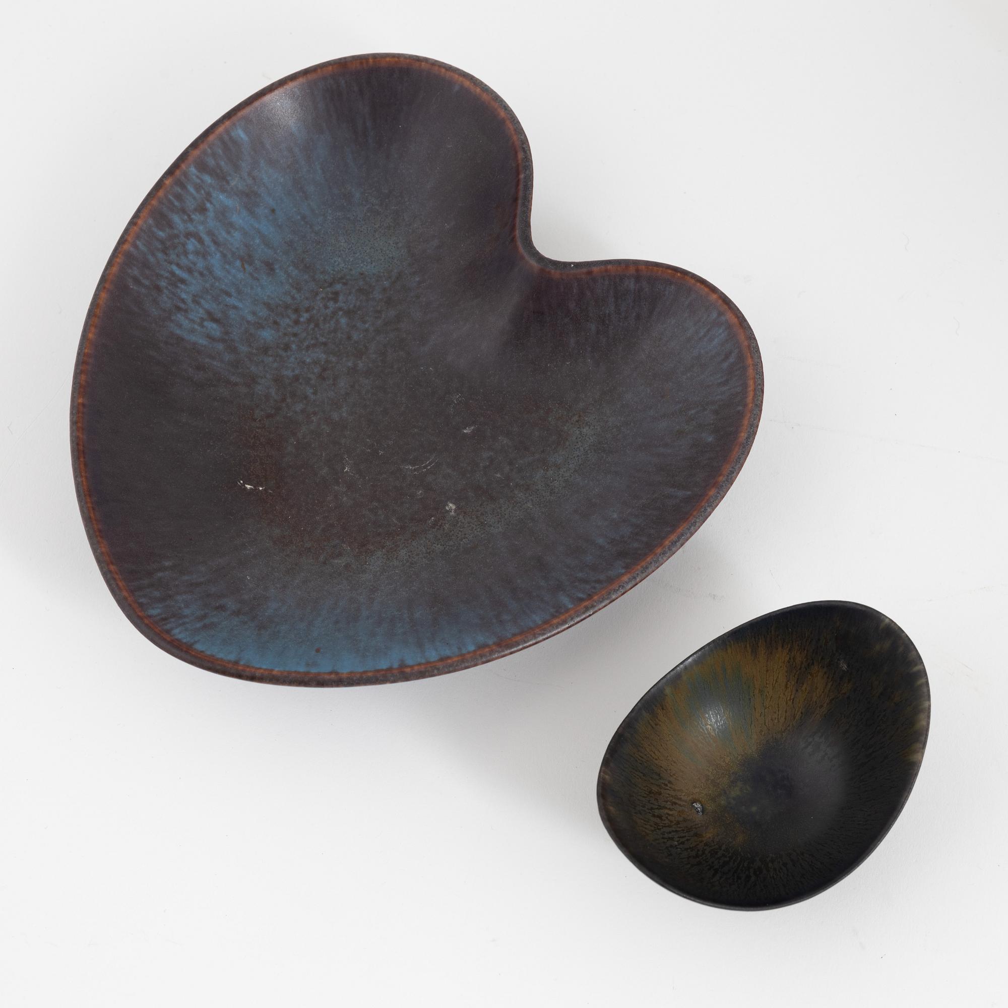 Gunnar Nylund, vas, skålfat samt skål och Bertil Lundgren, skulptur, stengods, Rörstrand.