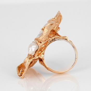 RING, "Butterfly" design Siegfrid Egger, med odlad pärla och diamanter.