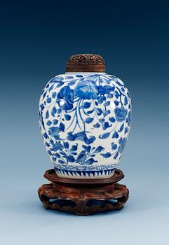 A blue and white jar, Qing dynasty, early 18th Century.
