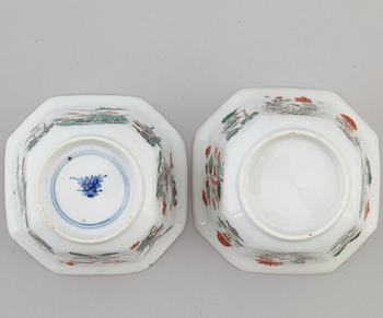 A pair of famille verte bowls, Qing dynasty.