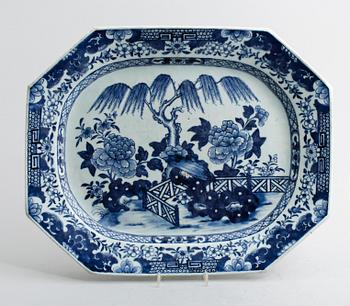 STEKFAT, porslin, Kina, Qianlong 1736-1795.