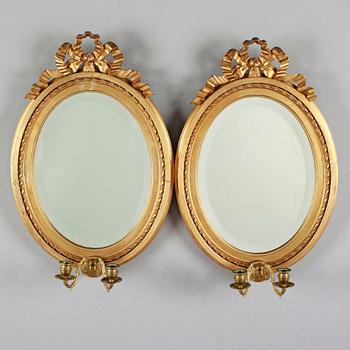 SPEGELLAMPETTER, 1 par, gustaviansk stil, omkring år 1900.