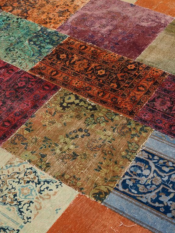 A CARPET, Patchwork, ca 294 x 218,5-219,5 cm.