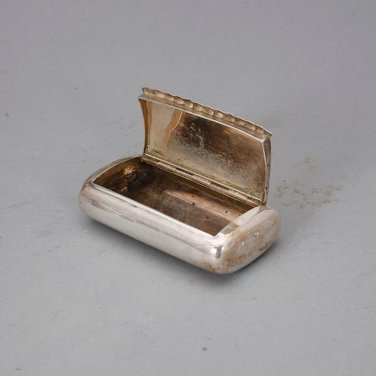 PARTI DOSOR, 7 st, silver och glas. Bl a Adolf Lillja, Stockholm 1855. Tot silvervikt ca 158 g.