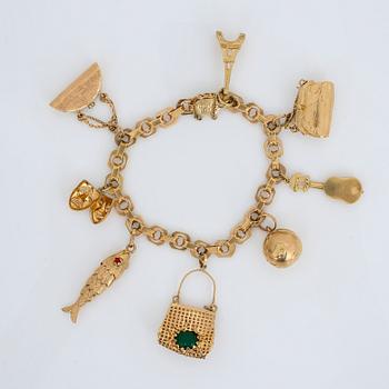 ARMBAND, 18K guld, Corman, Stockholm, 1947 med berlocker av olika halter. Total vikt ca 52,9 g.