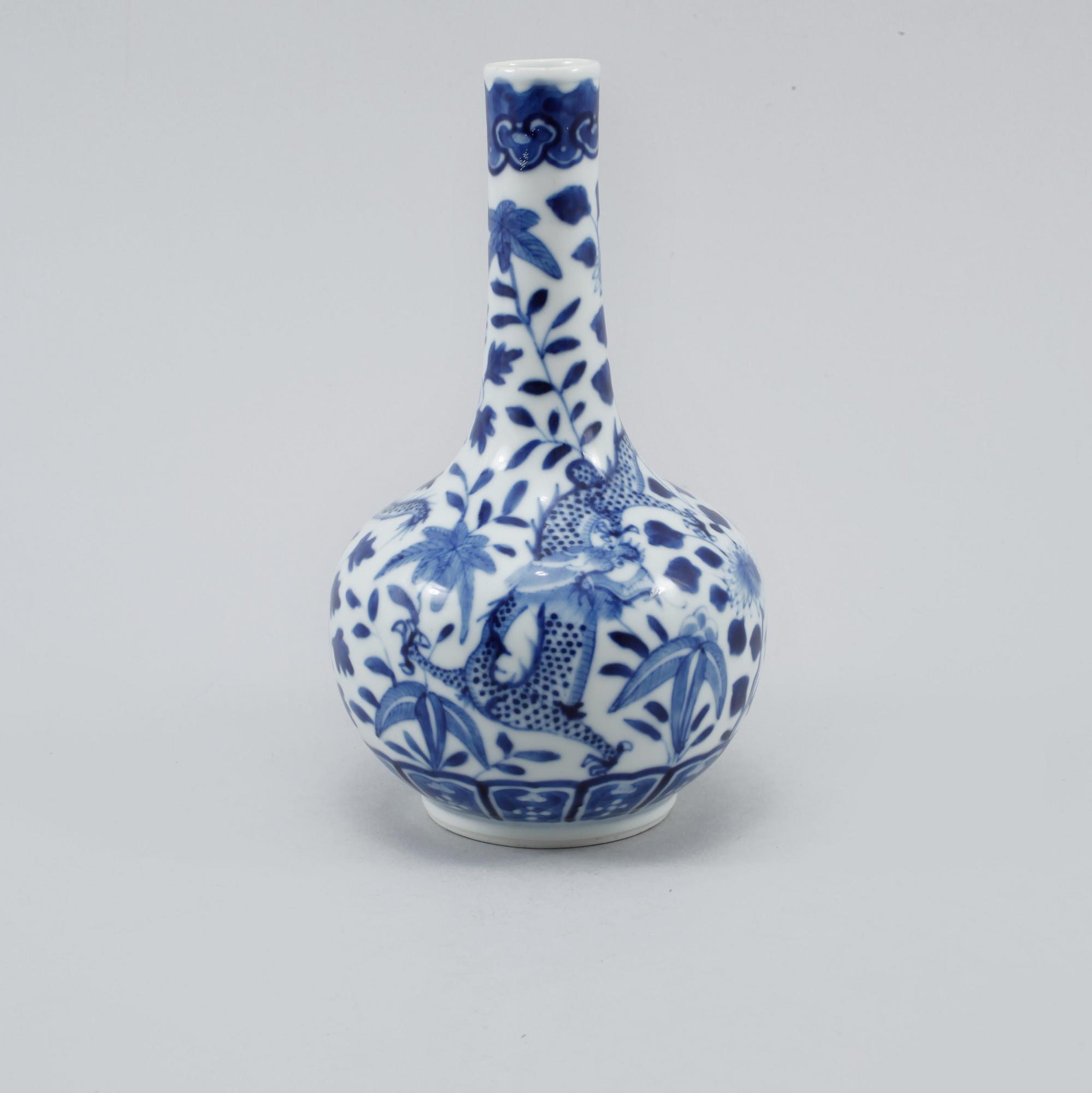 VAS, porslin, Kina, 1900-tal.