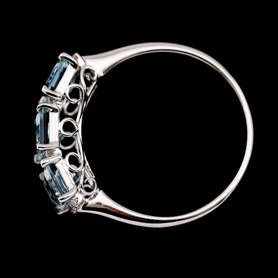 RING, 18 k vitguld, akvamariner tot 1.88 ct, briljantslipade diamanter tot 0.08 ct.