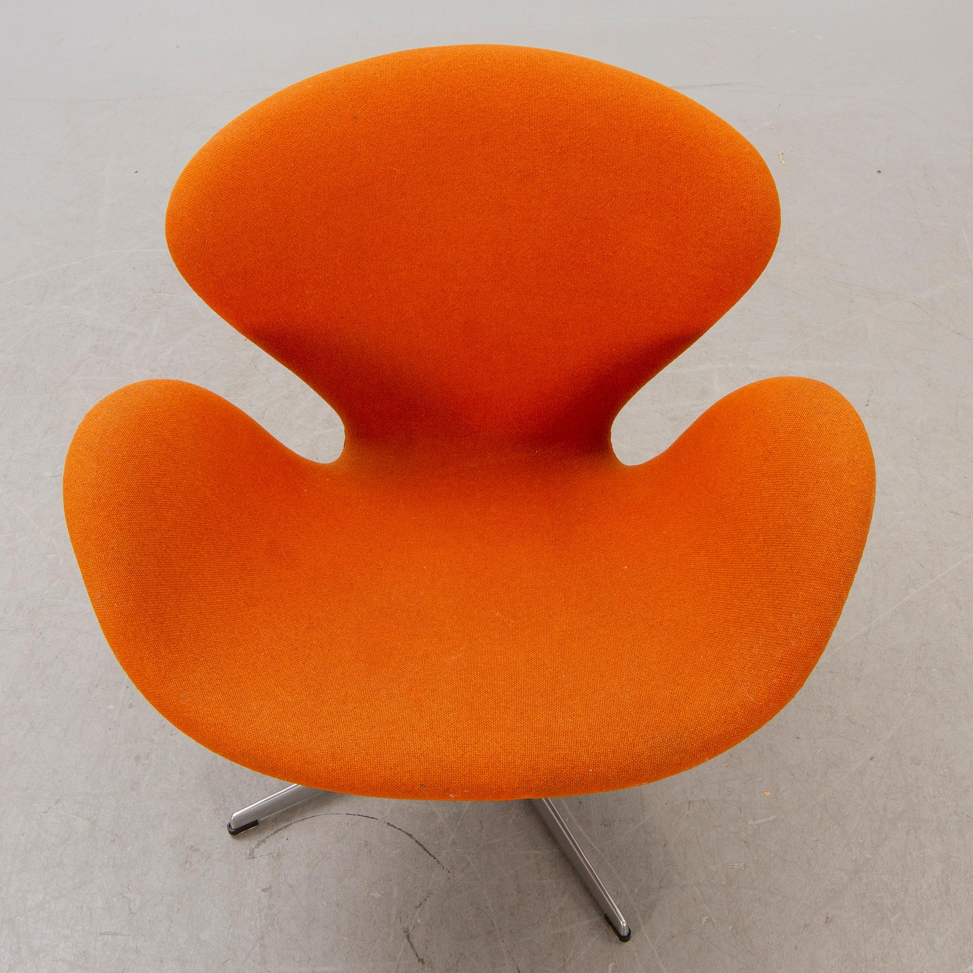 Arne Jacobsen, armchair, "Svanen", Fritz Hansen, Denmark, 2000.