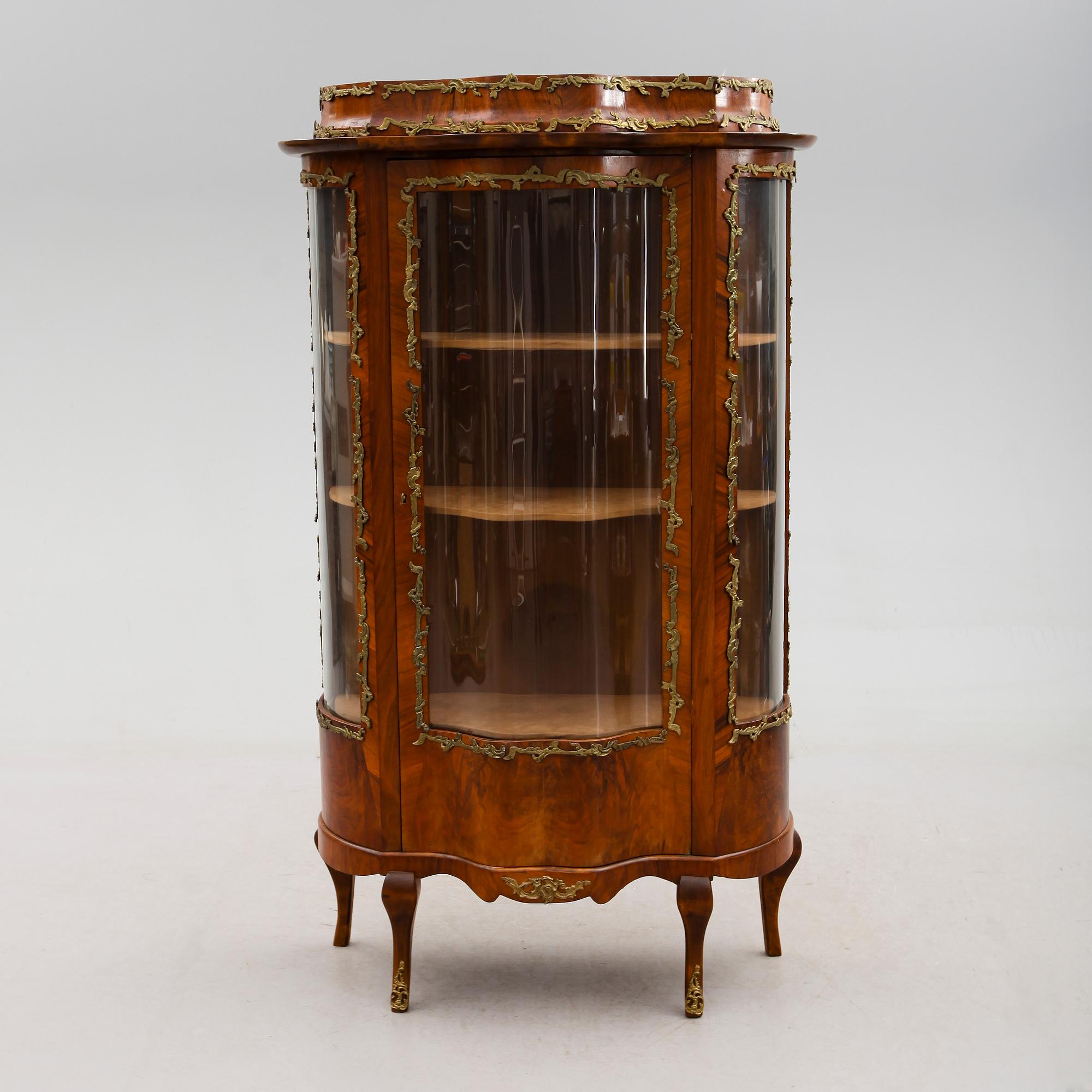 VITRINSKÅP, Louis XIV-stil, 1800-/1900-tal.