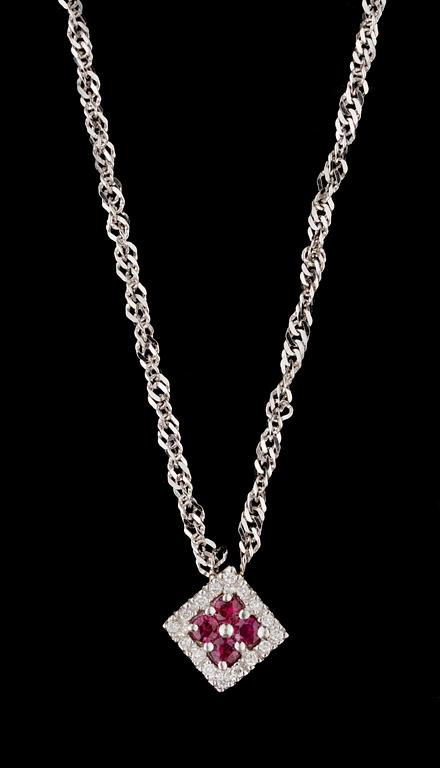 HÄNGSMYCKE med rubiner och smådiamanter.