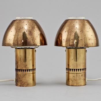 BORDSLAMPOR, ett par samt TAKLAMPOR, ett par, Hans-Agne Jakobsson, 1900-talets fjärde kvartal.