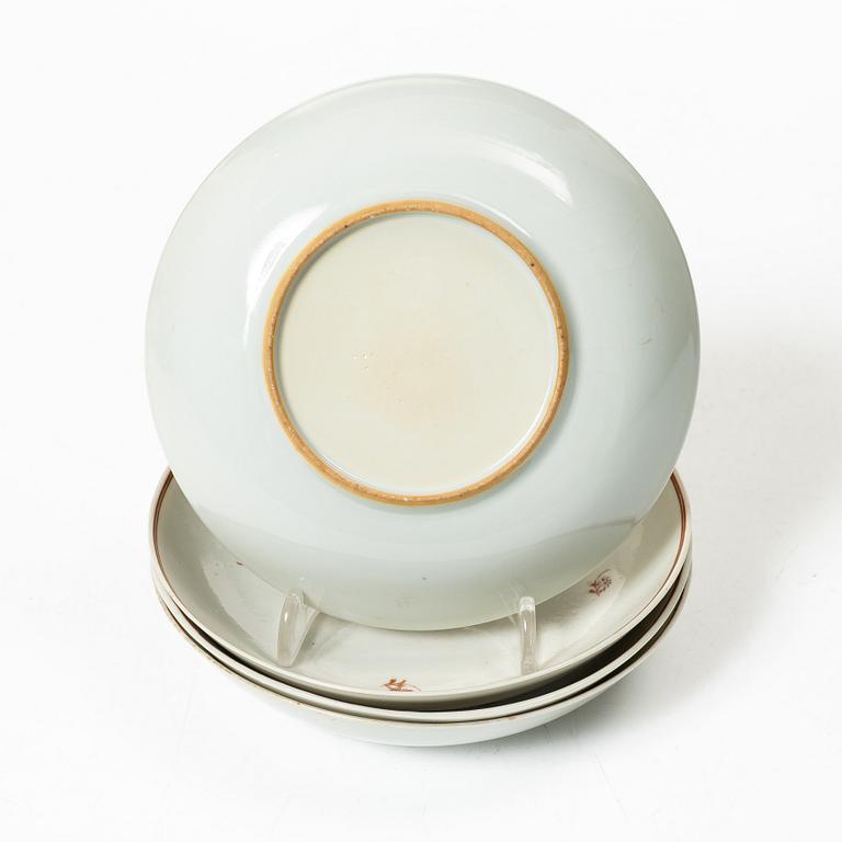 Four porcelain cups with saucers, China, Qing dynasty, late 18th century/around 1800.