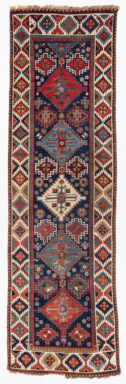 Gallerimatta, antik Kazak södra Kaukasus, ca 342 x 100 cm.