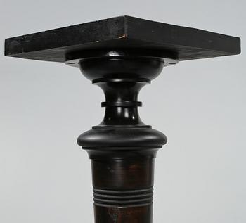 PIEDESTALER, ett par, 1900-tal.