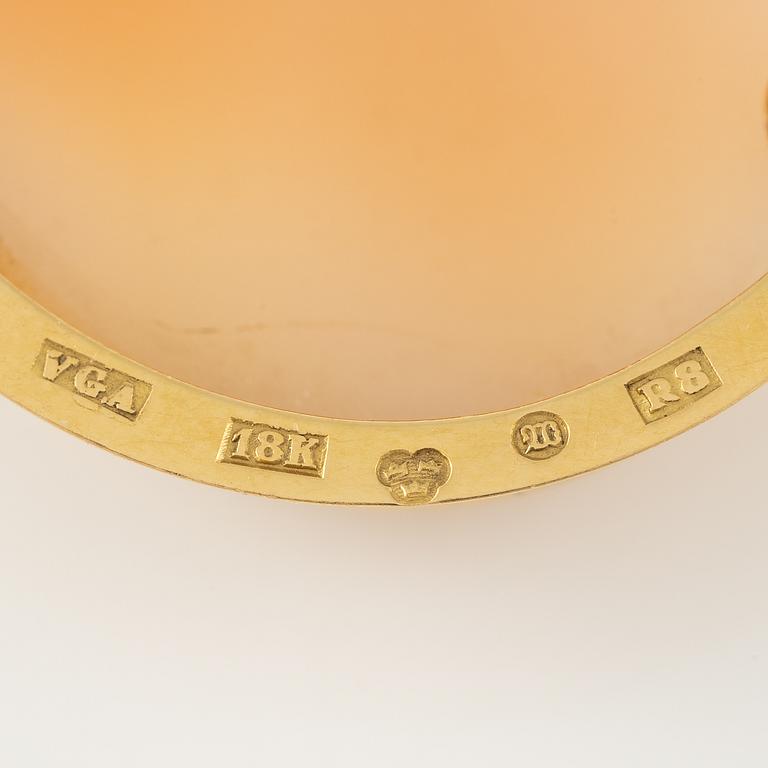 Brooch/pendant 18K gold with shell cameo.