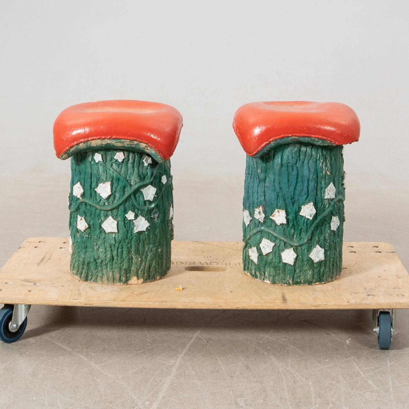 Trädgårdspallar ett par troligen Höganäs, tidigt 1900-tal.