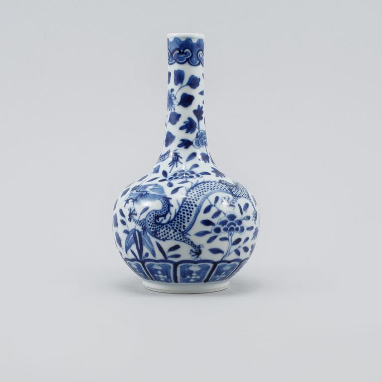 VAS, porslin, Kina, 1900-tal.
