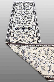 A runner, Nain, ca 383 x 75 cm.