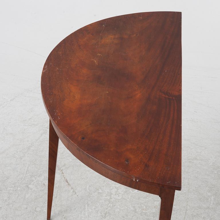 Månbord, ett par, 1800-talets andra hälft.