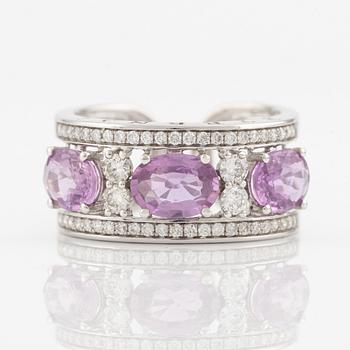 Ring with three pink sapphires and brilliant-cut diamonds.