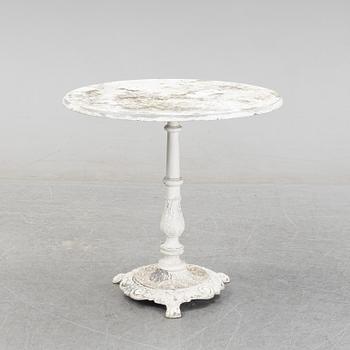 Trädgårdsbord samt två trädgårdsstolar, Melins, Anderstorp, sent 1900-tal.