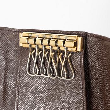 Louis Vuitton, Translation: "key holder".