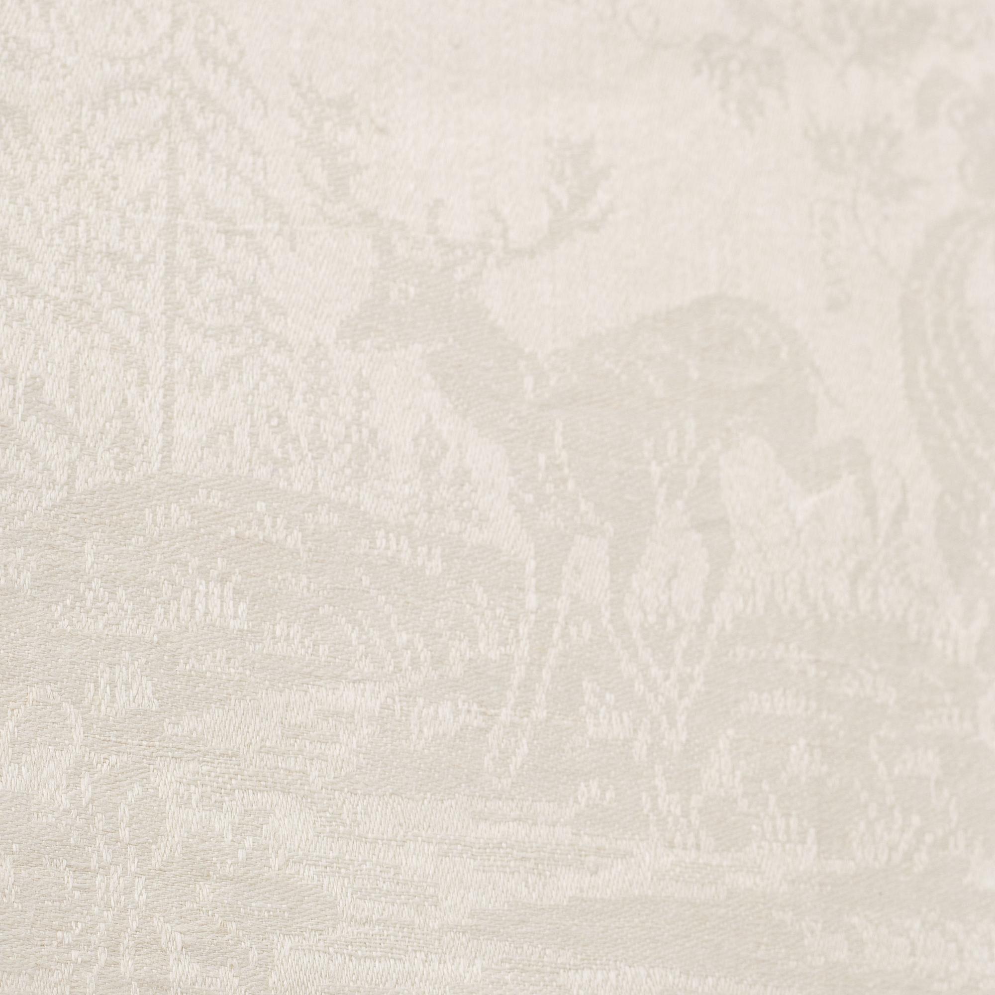 A linen tablecloth and five napkins.