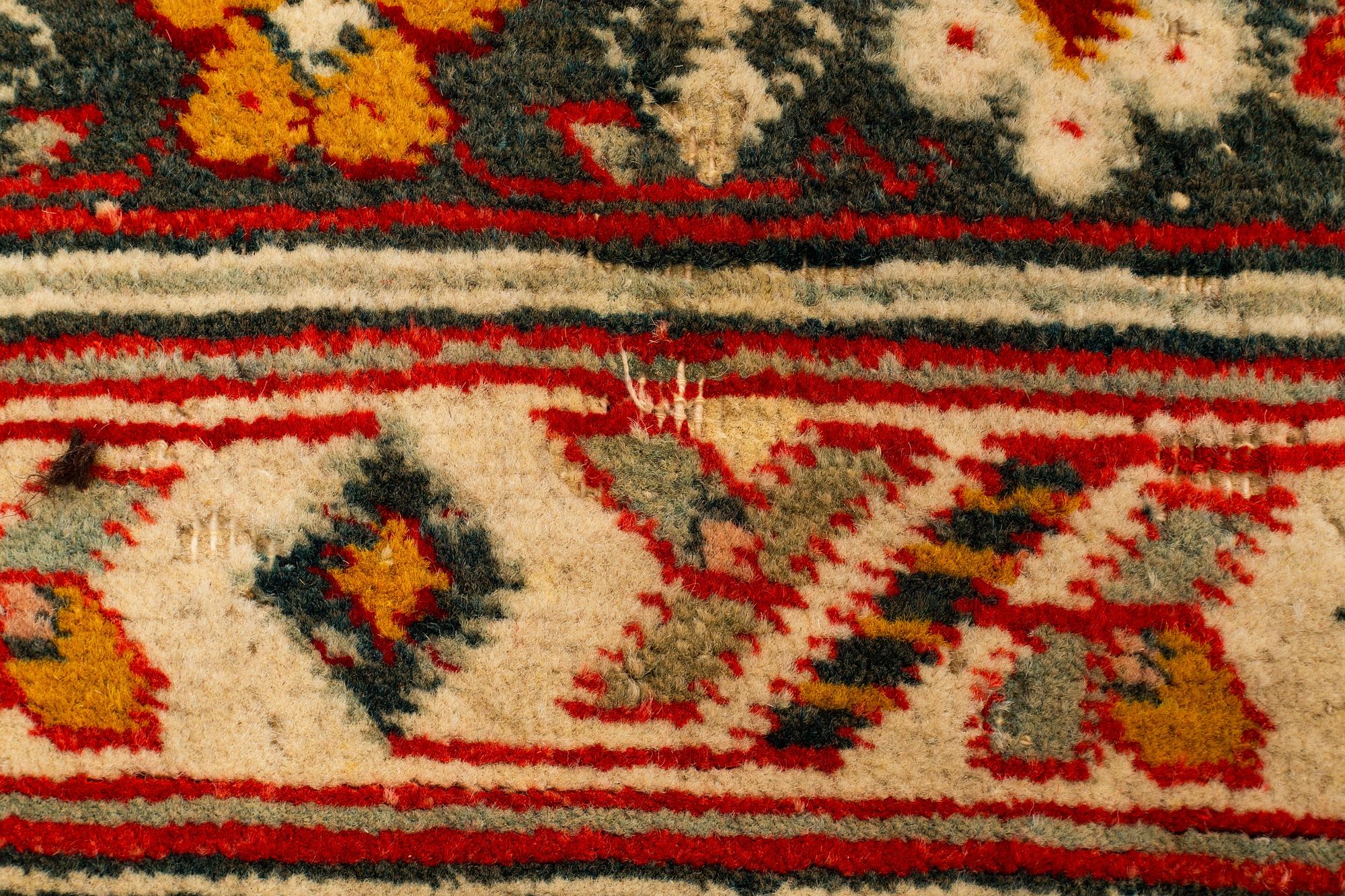 Matta, antik Indisk, sannolikt Agra, ca 467,5-474 x 369,5-374 cm.