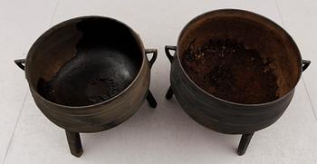 TREFOTSGRYTOR, 2 st, Näfveqvarns Bruk, 1800-/1900-tal.