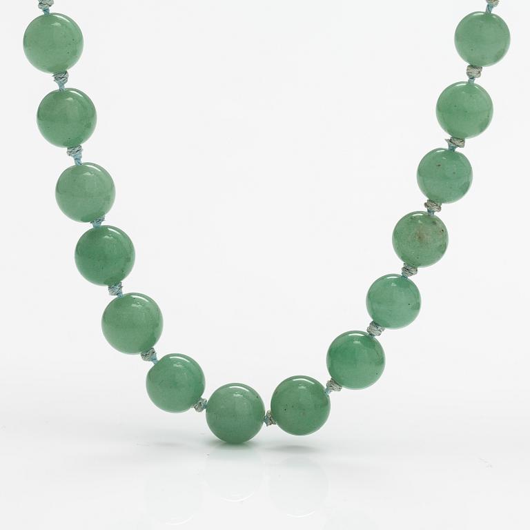 Helminauha, aventuriinikvartsi, hopeaa.