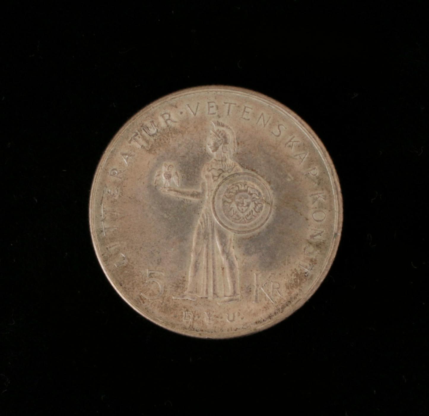 PARTI MYNT samt FRIMÄRKEN, 98 st, de mesta Sverige, 1800-1900-tals.