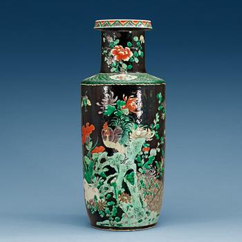 1514. A famille noire vase, Qing dynasty, 19th Century.