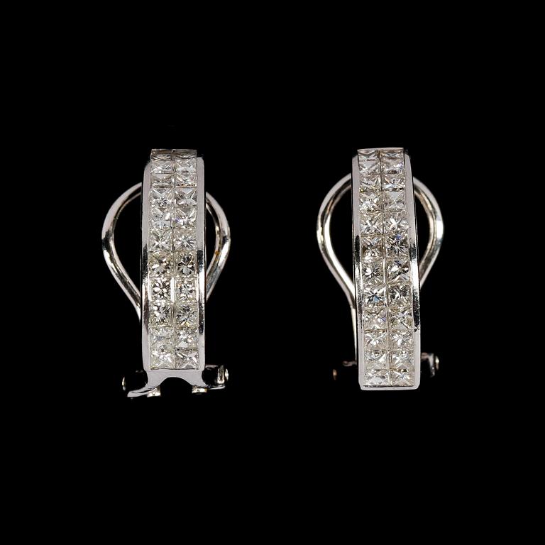 EARRINGS, princess cut diamonds, tot. app. 2.40 cts.